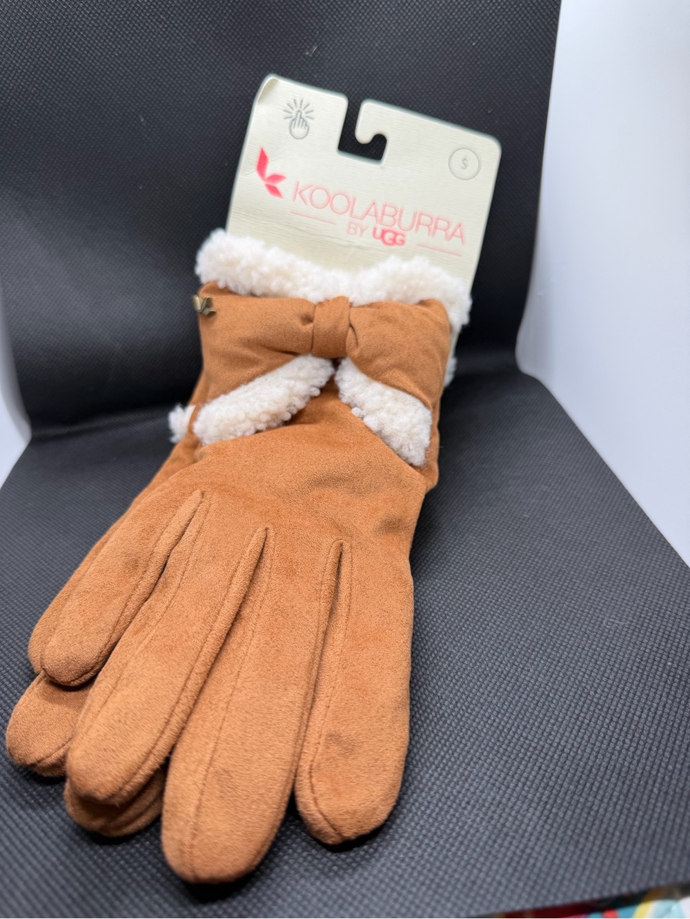 KOOLABURRA BY UGG®
Faux Twinface Gloves with Bow NWT